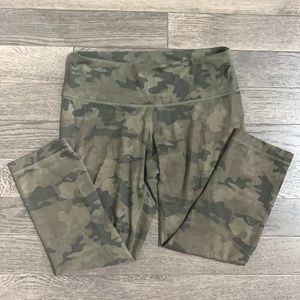 Lululemon Green Camo Capri Leggings- Size 6